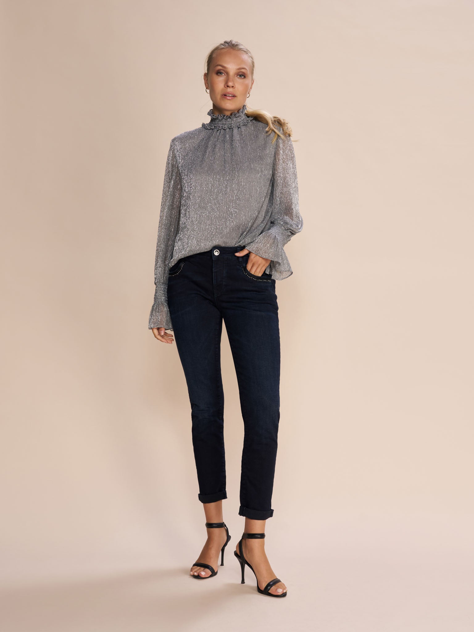 Modelshot / Silver / Detail